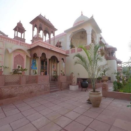 Hotel Suroth Mahal Luharu Exterior photo