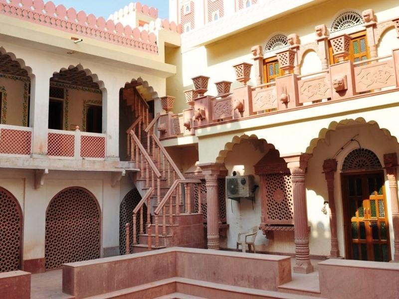 Hotel Suroth Mahal Luharu Exterior photo