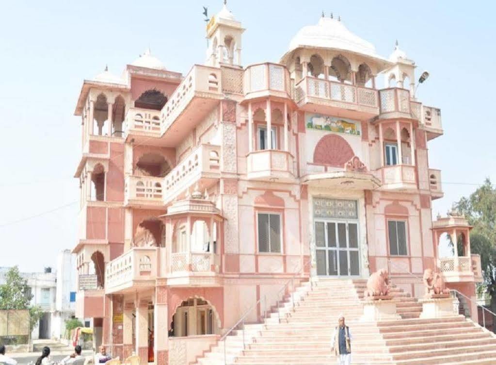 Hotel Suroth Mahal Luharu Exterior photo